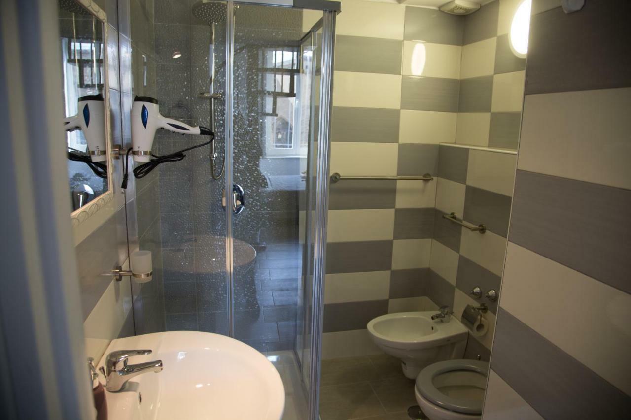 נאפולי Vesuvius Luxury Suites מראה חיצוני תמונה