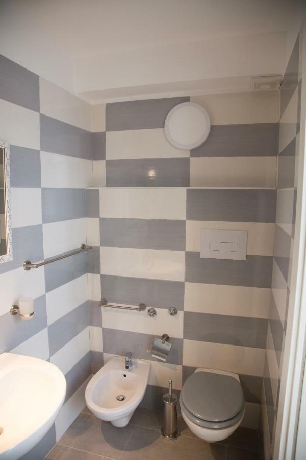 נאפולי Vesuvius Luxury Suites מראה חיצוני תמונה