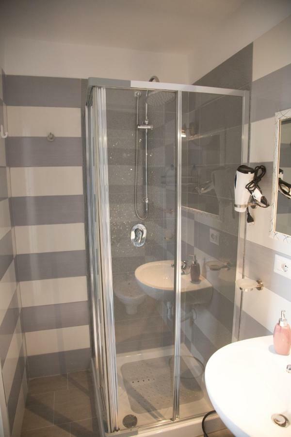 נאפולי Vesuvius Luxury Suites מראה חיצוני תמונה