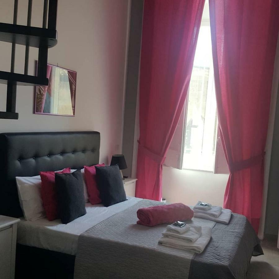 נאפולי Vesuvius Luxury Suites מראה חיצוני תמונה